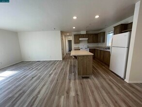16 Washington St in Bay Point, CA - Building Photo - Building Photo