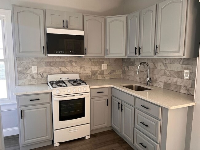 property at 7 Beacon Ave