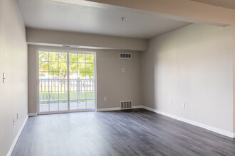 River Oaks in West Jordan, UT - Building Photo - Interior Photo