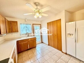 495 S 51st St in West Des Moines, IA - Foto de edificio - Building Photo