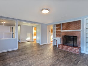 540 SE 151st Ave in Portland, OR - Foto de edificio - Building Photo