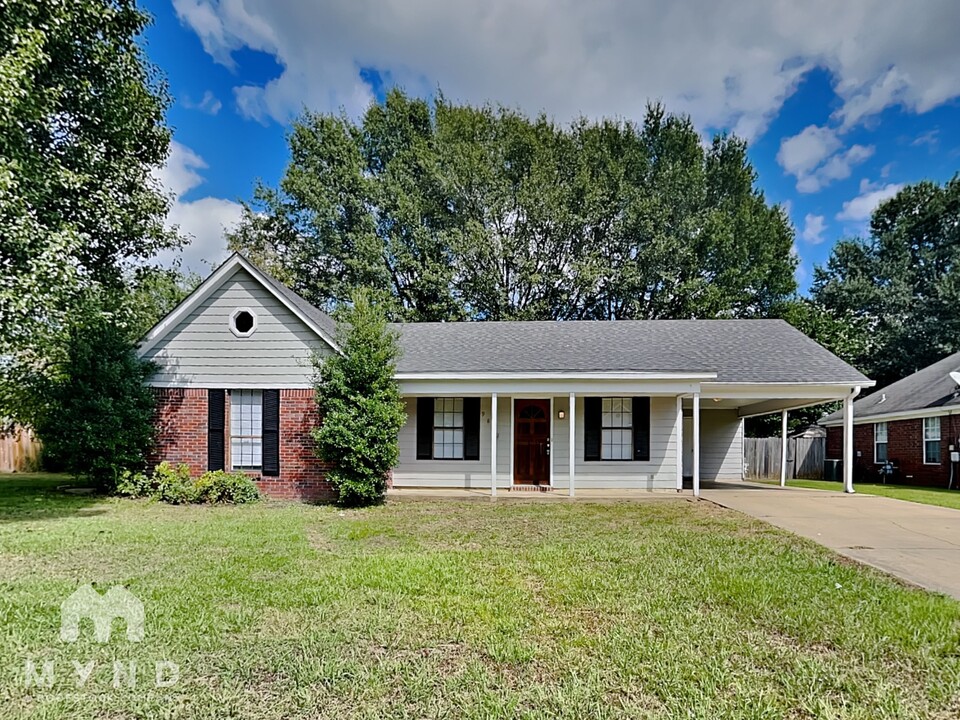 9852 Leigh Ann Dr in Olive Branch, MS - Foto de edificio