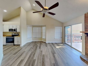 7736 Halleys Dr in Littleton, CO - Foto de edificio - Building Photo