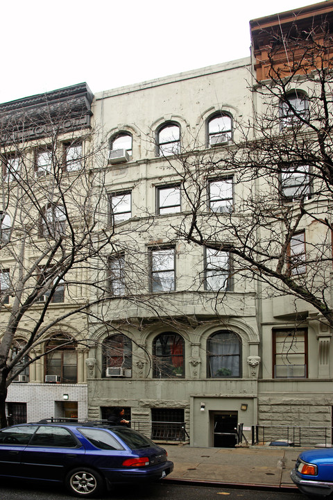 143 W 75th St in New York, NY - Foto de edificio