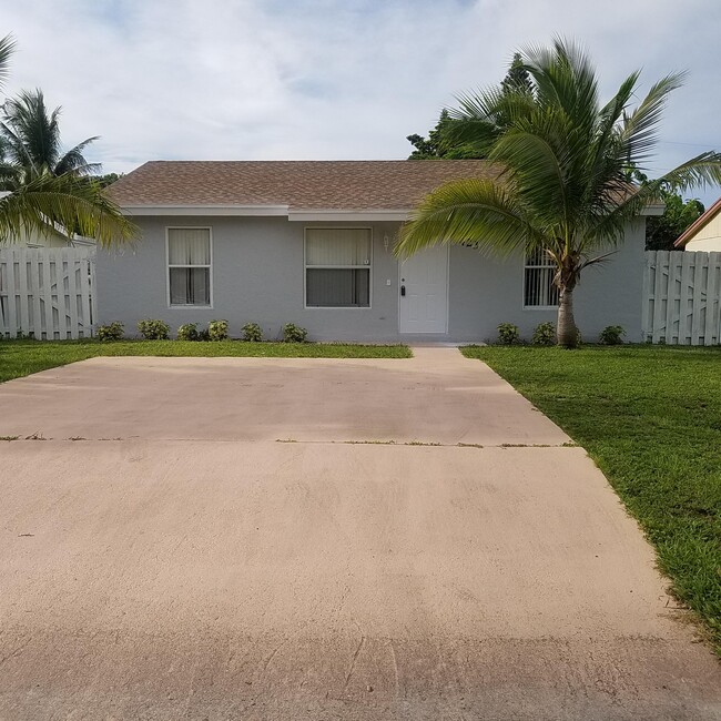 property at 423 W Mango St