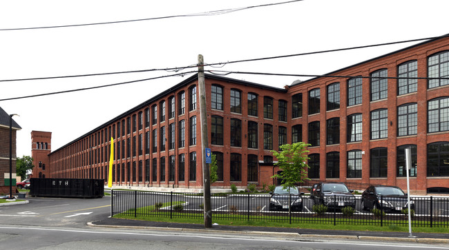 Lofts at Tourister Mill Phase II in Warren, RI - Foto de edificio - Building Photo