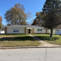 2006 S Roanoke Ave in Springfield, MO - Building Photo