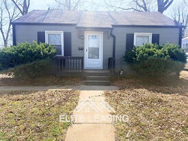 113 SW Hillside Dr in Topeka, KS - Building Photo