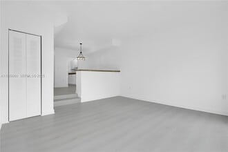 10900 SW 104th St in Miami, FL - Building Photo - Building Photo