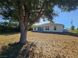 2804 66th St W in Lehigh Acres, FL - Building Photo