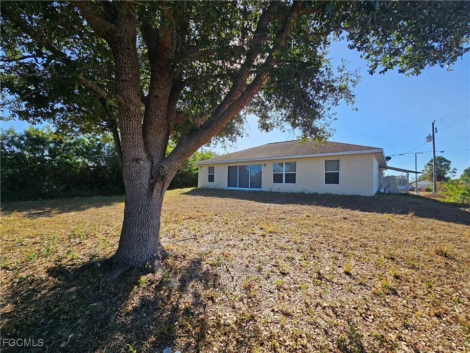 2804 66th St W in Lehigh Acres, FL - Building Photo