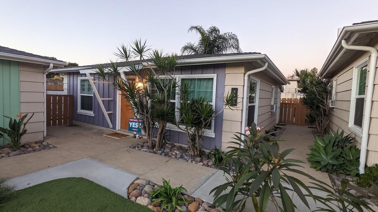4875-4887 Naples St in San Diego, CA - Building Photo