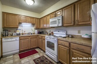 385 Massachusetts Ave in Arlington, MA - Foto de edificio - Building Photo