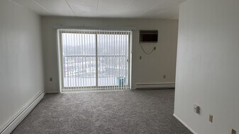 370 Newton Cir in Akron, OH - Building Photo