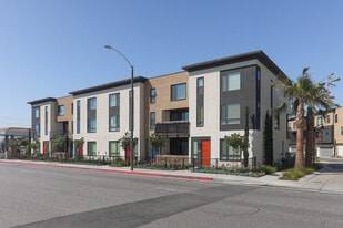 Trio Townhomes in Orange, CA - Building Photo