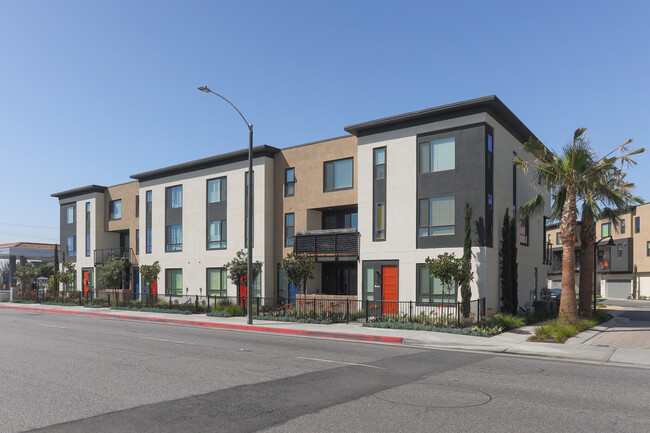 Trio Townhomes in Orange, CA - Building Photo - Primary Photo