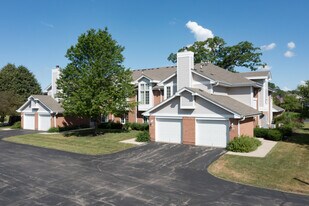Overlook Lakes Apartments in Greendale, WI - Building Photo