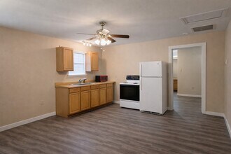 6107 Williams Rd in Crosby, TX - Building Photo - Building Photo