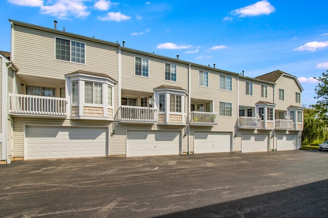 1754 Middlebury Dr in Aurora, IL - Building Photo - Building Photo