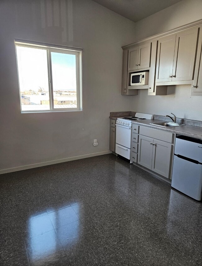 2328 Golden Hill Rd, Unit B in Paso Robles, CA - Building Photo - Building Photo
