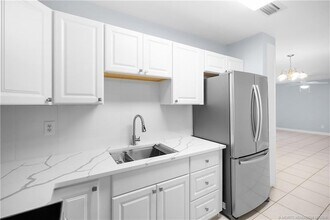 333 SE Martin Ave, Unit 1A in Stuart, FL - Building Photo - Building Photo