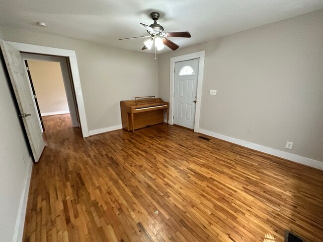 835 Shelby St in Montevallo, AL - Building Photo - Building Photo