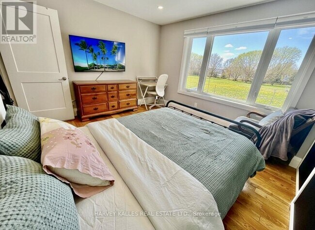 26 Leyton Ave in Toronto, ON - Building Photo - Building Photo