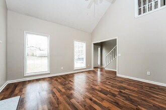 915 Eagle Pointe Dr NW in Lawrenceville, GA - Foto de edificio - Building Photo
