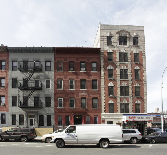 17 Humboldt St in Brooklyn, NY - Building Photo - Building Photo