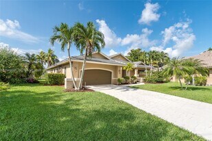 1051 Woodfall Ct in Weston, FL - Building Photo