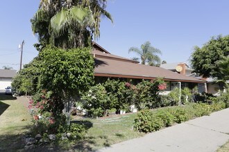 2604 N Bourbon St in Orange, CA - Foto de edificio - Building Photo