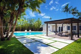 1307 Rodman St in Hollywood, FL - Foto de edificio - Building Photo