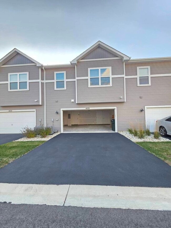 4219 Chelsea Mnr Cir in Aurora, IL - Building Photo - Building Photo