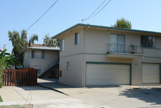 1220 Capuchino Ave in Burlingame, CA - Building Photo - Building Photo