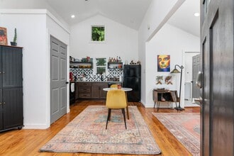 627 E Guenther St in San Antonio, TX - Building Photo - Building Photo