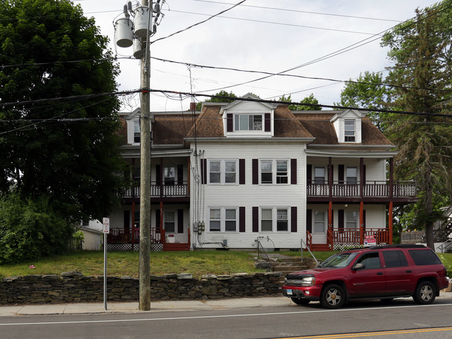 256 Providence St in Putnam, CT - Foto de edificio - Building Photo