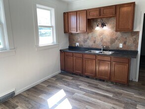 507 E 7th St-Unit -Lower in Merrill, WI - Foto de edificio - Building Photo