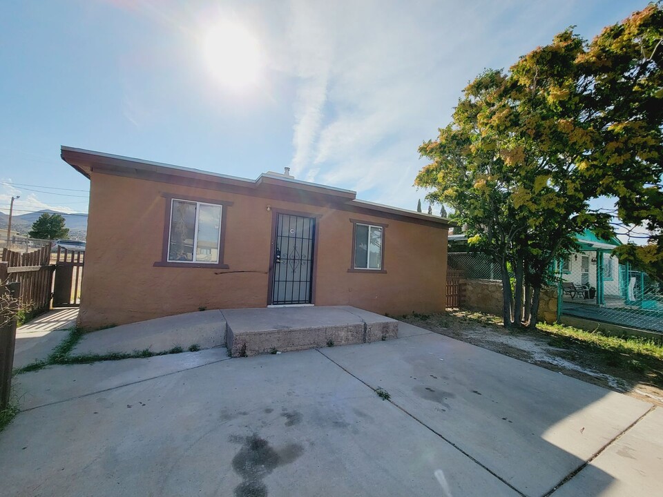 8817 Lawson St in El Paso, TX - Building Photo