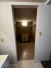 270 E Highland Ave, Unit 625 in Milwaukee, WI - Building Photo - Building Photo