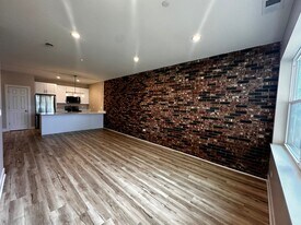 400 S Main Pl in Carol Stream, IL - Building Photo