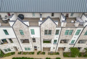 614 Dalton Ln in Irving, TX - Building Photo