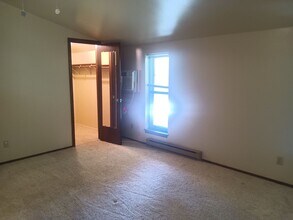 7650 W Leon Terrace in Milwaukee, WI - Building Photo - Building Photo