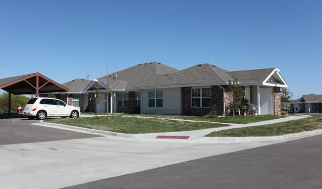 Bethel Estates of Gardner in Gardner, KS - Foto de edificio - Building Photo