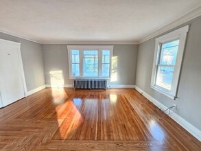 217 S Whittlesey Ave, Unit 2nd floor in Wallingford, CT - Foto de edificio - Building Photo