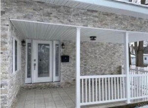 809 Utica Rd in Utica, NY - Building Photo - Building Photo