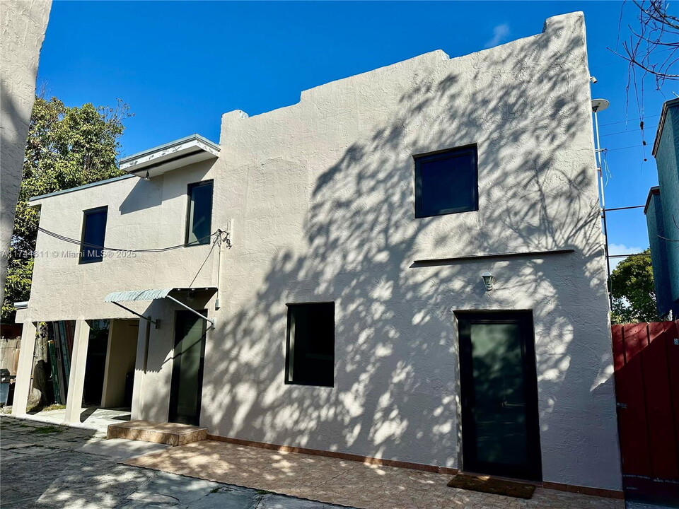 1669 SW 12th St-Unit -1 in Miami, FL - Building Photo