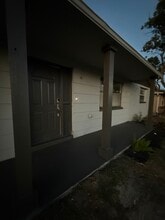 6115 7th Ave in New Port Richey, FL - Building Photo - Building Photo