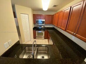 11603 NW 89th St in Doral, FL - Building Photo - Building Photo