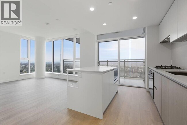 5685 Halley Ave in Burnaby, BC - Building Photo - Building Photo