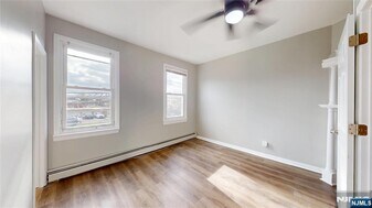 277 2nd St in Newark, NJ - Building Photo